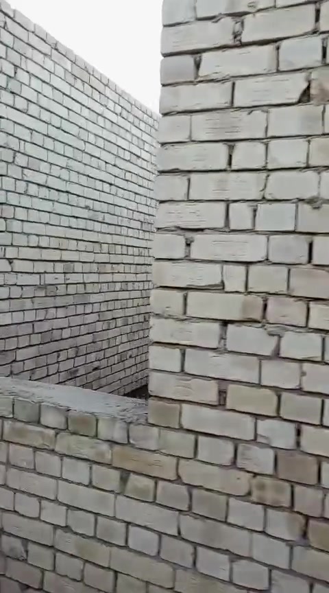 سلام عليكم هيكل للبيع المساحة 230 متر بناء طابوق كما موضح بالفيديو الموقع النهروان خلف السيطرة مباشرة للاستفسار الاتصال على الرقم ***********

