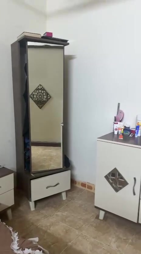 بيع غرفه نوم فول نظافه مكاني كروك ساحه الطيران السعره 250وبي مجال لطيبين تواصل خاص او ***********
