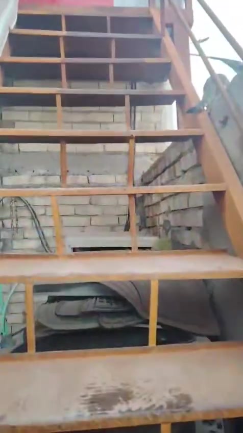 بيت للإيجار بدون دلاليه طابق ثاني درج خارجي متكون من غرفه نوم ومطبخ وسطح وصحيات ومخزن خارجي للاستفسار الاتصال على الرقم ***********
الموقع مربع الألفين قرب حسينيه الزهراء ع
