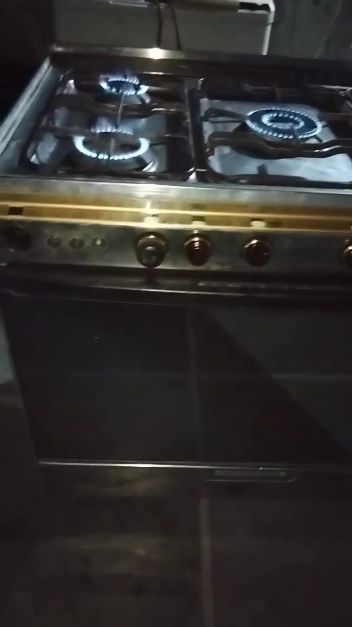 طباخ كريازي للبيع كله شغال مكانه بغداد ***********
