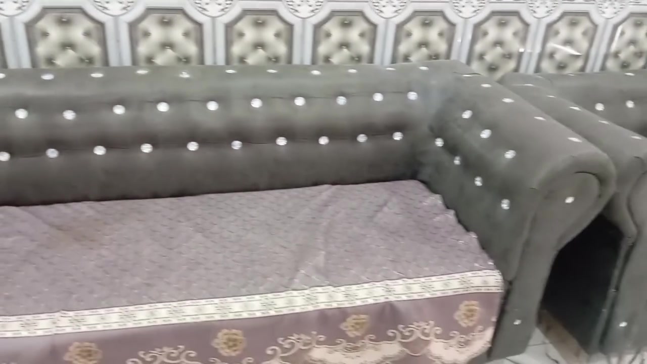 تخم قنفات السعر ١٥٠ رقم صاحب القنفات ***********. هذا لرقم بيه واتساب
