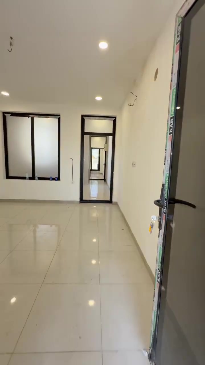 شقه للايجار ( ط ثالث درج مريح ) تحتوي على غرفه وحده وصاله ومطبخ وخدمات ( بيه سطح خاص بشقه ) الاعظمية الاخطل ( قرب اسواق ١٠١ ) ( أيجاره  ٣٥٠  ألف قفل ) شرط من سكنه الاعظميه للاستفسار ***********
