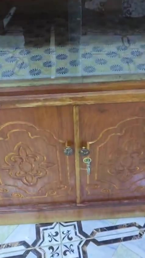 السلام عليكم 
بوفية تزكام صاج اصلي طولهة 2 ونص متر والارتفاع متر
كنترول جاهز 3 بيبان 
العنوان : البصرة المعقل لا يوجد توصيل رقم الهاتف : ***********
