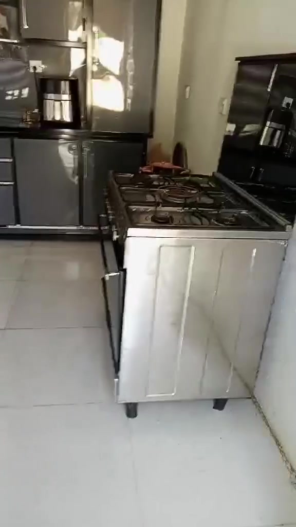 بيت للبيع  200 متر خلف سوبر ماركت تسوق طه مقابيل البطاقة الوطنيه بنص الرجيبه ***********
