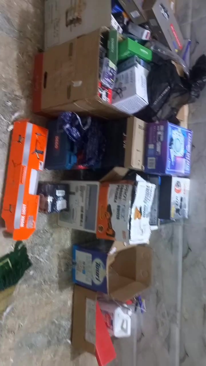 للبيع شلع غراض توب ..امزون UK بريطاني السعر 950 الف ...جماعة على باب الله. خلي يستفادون..مكاني الصقلاوية حي الشهداء الثانية قرب مول ابو ياسر شارع البو سعده. ***********حياكم الله
