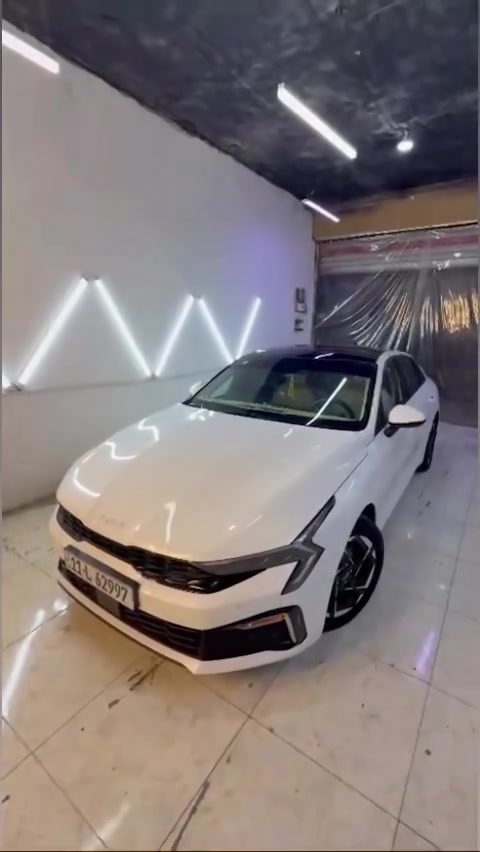 سلام عليكم
k5 خليجي ب اسمي 
محرك 2.5 
كفالة عامة عدة صبغ باب السائق وبارد بل جاملغ الخلفي
ممشى50 
وتعرفون موصفات ال k5 
رايدها ب210 وبيه مجال للشراي
رقمي*********** بي بس واتساب
