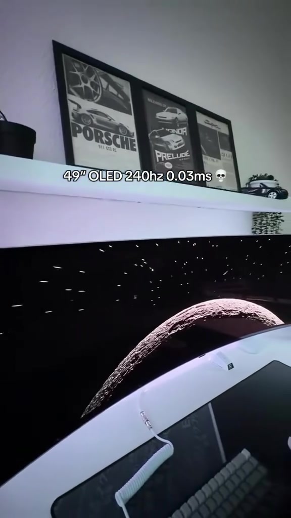 سلام عليكم 
شاشه للبيع غنيه عن تعريف 
سبب البيع اريد اخذ حجم 57

Samsung Odyssey G9

* الحجم: 49 بوصة
* الدقة: 5120 × 1440 (Dual QHD)
* معدل التحديث: 240Hz
* نسبة العرض: 32:9
* نوع الشاشة: Ultrawide Curved
* الانحناء: 1000R (حسب الموديل)
* مناسبة للألعاب والتداول والعمل متعدد النوافذ.
* الموديل: Samsung Odyssey G9
***********
