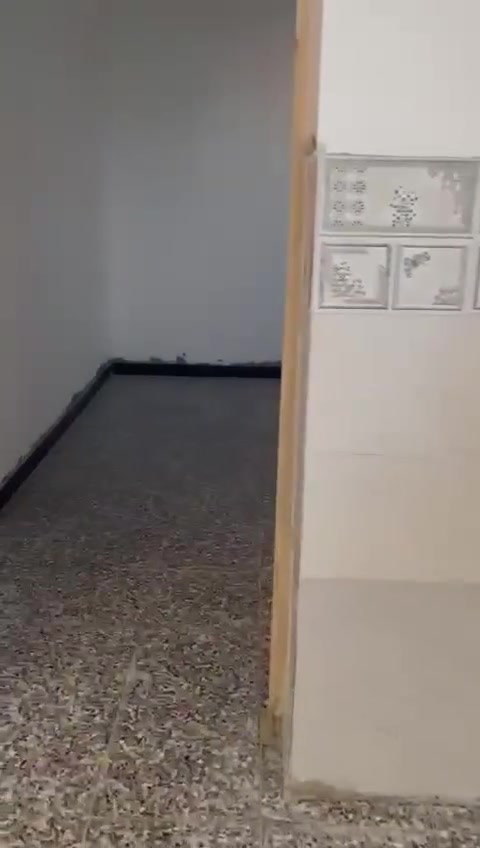 السلام عليكم بيت ٥٠ متر للبيع واجهة ٨ متر نزال ٦ متر   الطابق الثاني مطبگ كاشي  واصل مي وكهرباء وكافة الخدمات والمنطقة مبلطة الموقع الخطيب الزراعي شارع السيدة خولة  للاستفسار الاتصال بالرقم *********** يوجد واتساب
