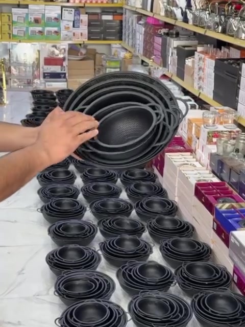 عروضات يوم احد الي يلحك علعروضات بلعافيه
عنوان/شارع عريض مقابيل بريد
فرع مدرسه ديار الاهليه
نهايه فرع محل طابقين
اسم محل طوز للتحفيات
