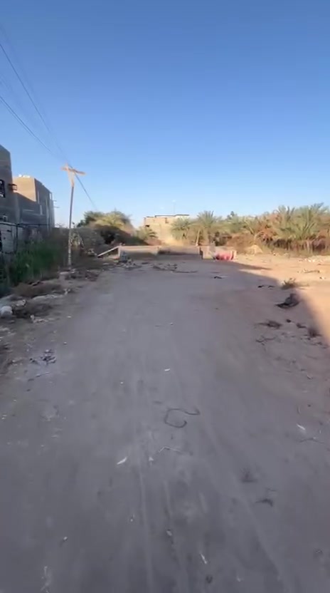 اعلاً عقارات دار الجزيره 🏡
عن قطعه ارض البيع مساحه 425في شارع الرحمه 
ارض طابو صرف زراعي باسم راضي جعفر 
الموقع /شط العرب 
الجزيره /شارع الصقر 
السعر 88قفل 
لاستفسار ***********
