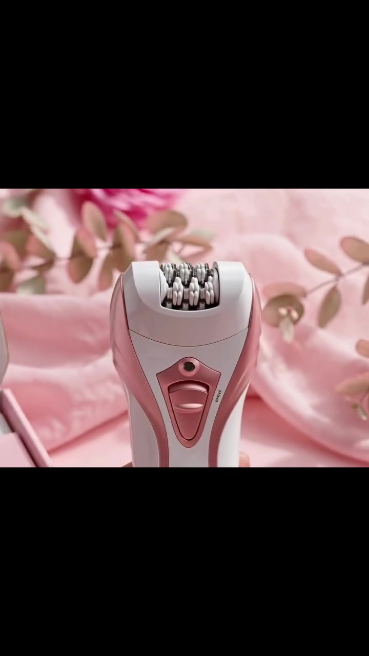 💖 *جهاز كيمي لإزالة الشعر 3 في 1 - الأصلي* 💖
*Kemei 3 IN 1 HAIR REMOVAL SYSTEM*
*Model KM-3028*

*جهاز واحد يغنيج عن الصالون كله!*

*شنو يجي ويا الجهاز؟ 4 رؤوس متكاملة:*

1️⃣ *رأس الملاقط الكبير (Epilator):* للرجلين والإيدين - يشيل الشعر من الجذور
2️⃣ *رأس الملاقط الصغير:* للمناطق الضيقة مثل تحت الإبط والبكيني
3️⃣ *رأس الحلاقة (Shaver):* للمناطق الحساسة حلاقة ناعمة بدون جرح
4️⃣ *رأس تحديد الوجه (Facial Trimmer):* لشعر الوجه والحواجب والشنب

*المواصفات الذهبية:*
- *الماركة:* Kemei® الأصلية
- *الموديل:* KM-3028
- *النوع:* 3 في 1 - Epilator • Shaver • Facial Trimmer
- *الشحن:* USB - شحن سريع، تشتغل بدون واير
- *الميزة:* تشتغل جاف ورطب - تكدرين تستخدميها بالحمام
- *التصميم:* وردي أنيق وخفيف باليد

*ليش تاخذيه؟*
✅ يشيل الشعر من الجذور ويأخر نموه لأسابيع
✅ 4 استخدامات بجهاز واحد يوفر فلوسج
✅ شحن USB يعني تاخذيه سفر وين ما تروحين
✅ ألم أقل من الحلاوة والشمع بهواي
✅ نعومة تدوم 4 أسابيع

*متوفر الآن في:*
*نمنمة - Namnama*
📍 الديوانية - البدير - حي العسكري - قرب حسينية سيد وليد
📞 *************
🚚 توصيل لكل العراق - الدفع عند الاستلام

*السعر:* [  ] دينار فقط - عرض خاص لفترة محدودة!
اكتبي كلمة "كيمي" بالتعليقات وندزلج السعر والتفاصيل خاص 😉

#نمنمة #Kemei #جهاز_ازالة_الشعر #KM3028 #الديوانية #البدير #عناية_بالمرأة
