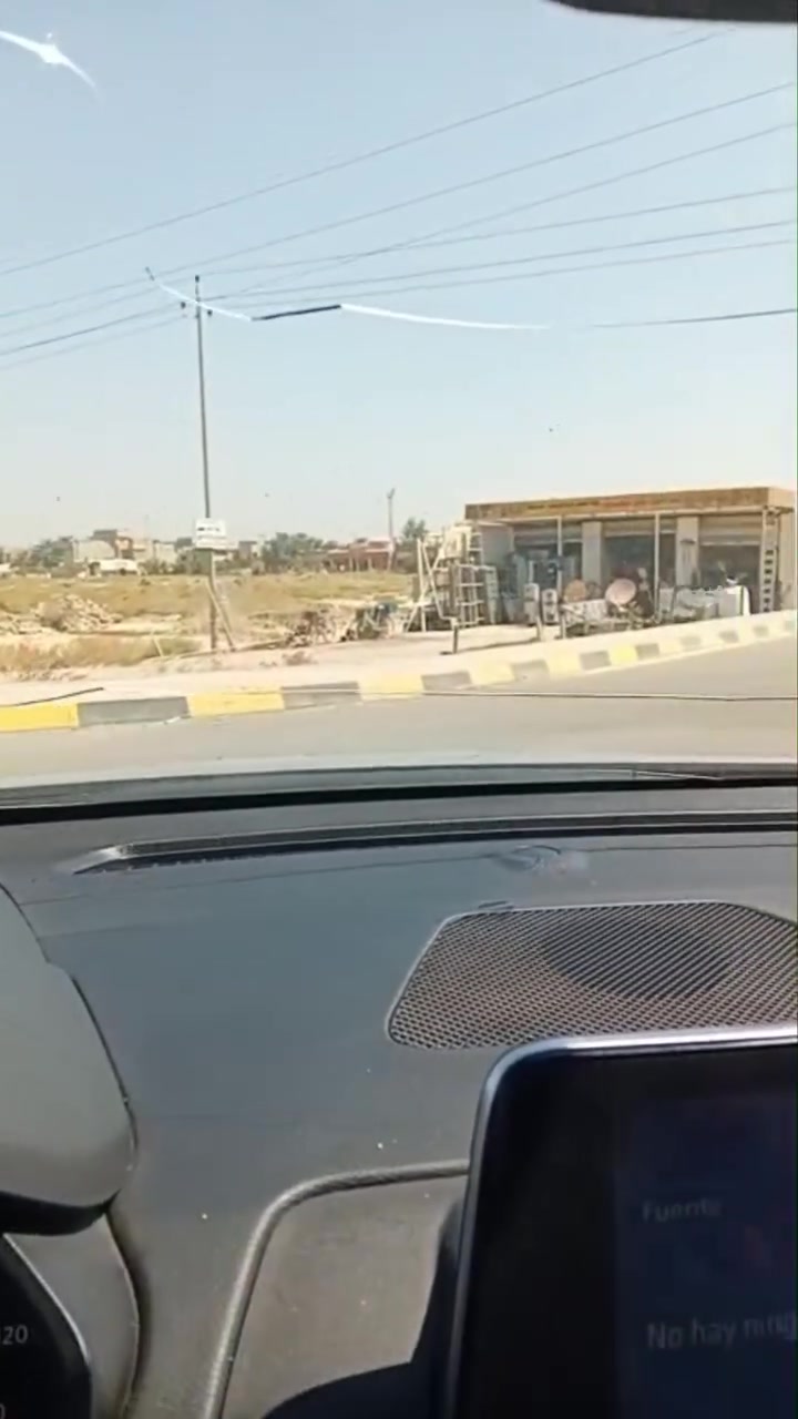 السلام عليكم عندي بيت 150 متر موقع حلو مميز مكان دياله هبهب احمد العباس خدمات فول مي كهرباء يحتوي على اربع غرف نوم ثلاثه فوق وحده جوه صاله واستقبال حمامات بيت مرتب وحلو ***********شراي ***********
