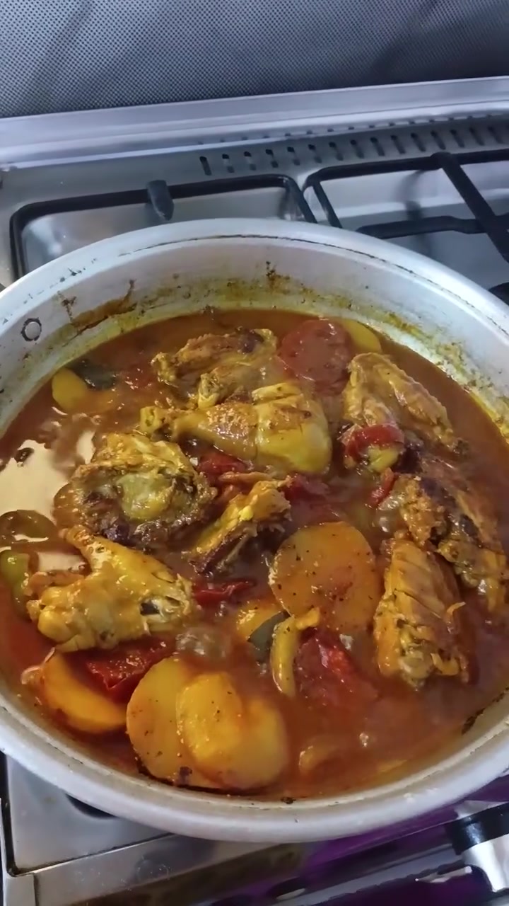 السلام عليكم طبخ بيت نضيف وحسب الطلب اليريد يراسلني العنده معمل او فرن او شركه اتفق وياه

نص مكتوب في الصور:
- كبة جريش قلي السعر: ٣