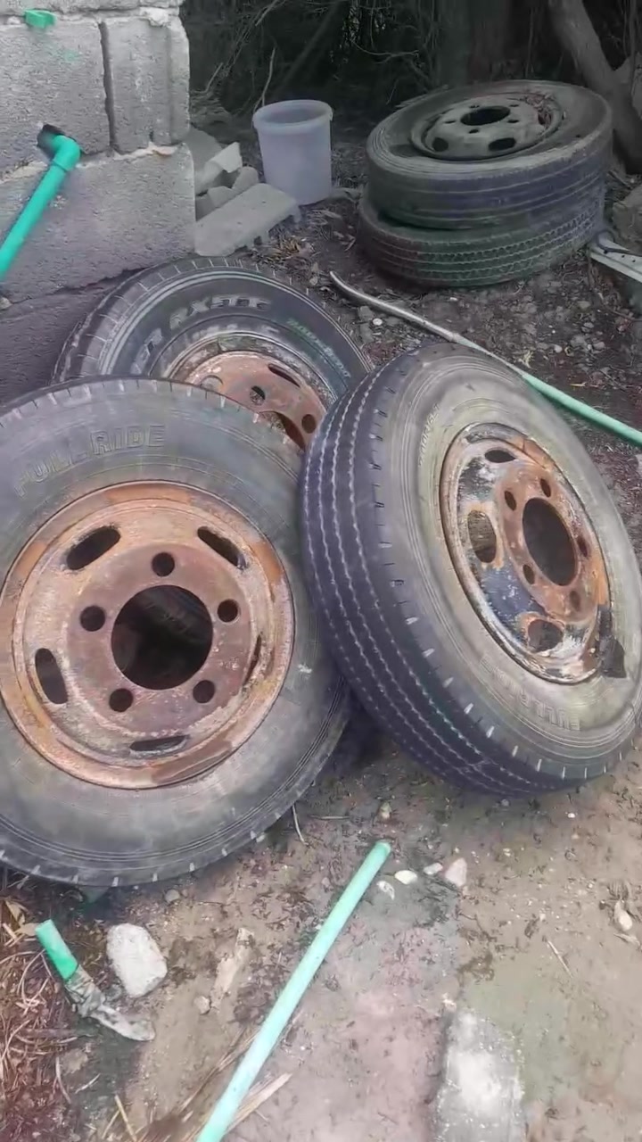تايرات حجم ١٦ مع رنكاتهن بحاله جيده طوك للبيع بصره ***********
