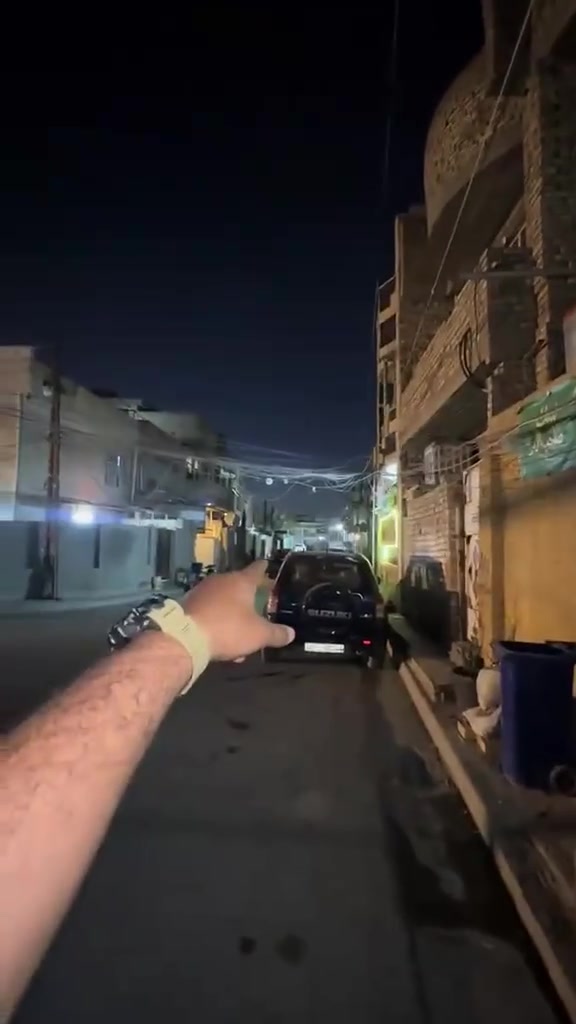 دار للبيع مساحه مية متر واجه خمسه ونزال عشرين 
يحتوي على ثلاث غرف نوم وخدمات صطحين
***********اسعد ابو علي

