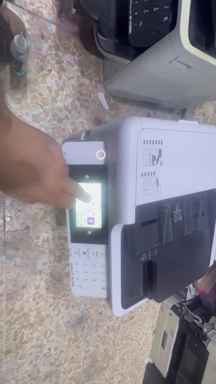 طابعة ابسون 5890
عدادها 4815
سعرها ٦٢٥ الف 
واتس اب ***********
