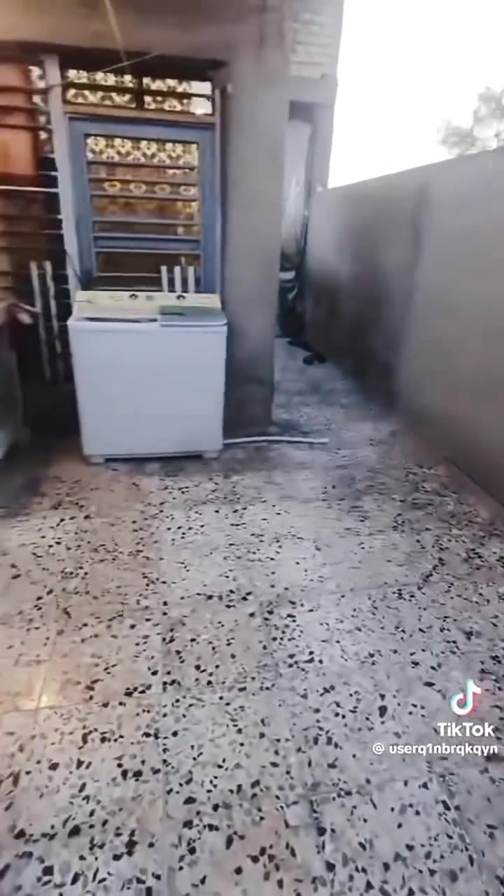السلام عليكم بيت للبيع سعره 42 مطلوب 18ونص بل شهر 100 الف وشراي تساهل وياه مكانه الحسينيه خدمات مسقط  الاستفسار اتصال عله هاذ رقم ***********
