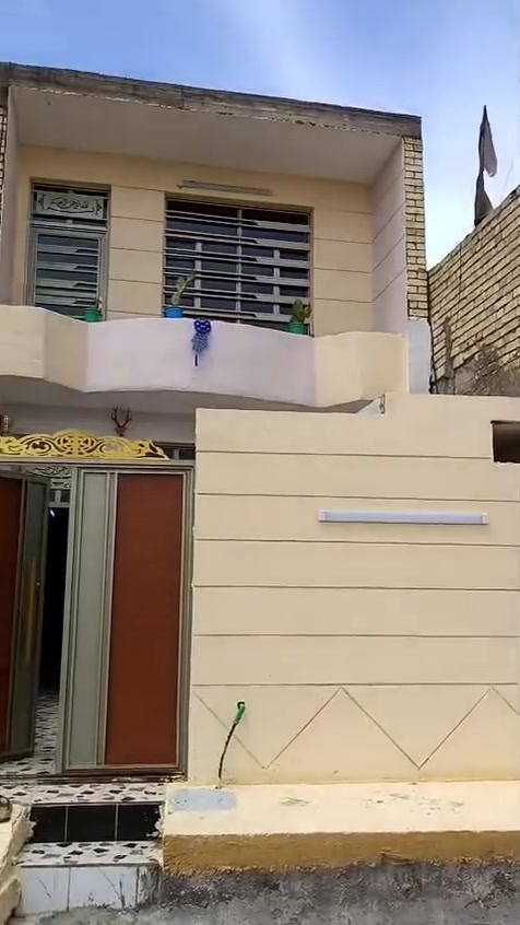 بيت مساحه 100 متر بناء طابوق قاط ونص أرضية وسقف صب مسلح خدمات كامله ماء مجاري كهرباء وتبليط البيت احلى من التصوير وشغل درجة اولى العنوان الحميدية قرب مدرسه المختار للاستفسار مراجعة مكتب النرجس للعقار ***********
