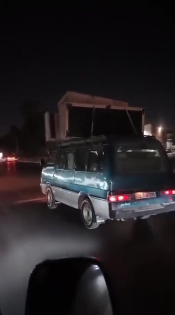 السلام عليكم كيا بستا موديل 94 رقم حمل انكليزي  كير ومحرك واكسن خير من الله بسمي شرط التحويل السنويه ل 31 الكهربائيات شغاله صدر ومشط وباور خير من الله الشواصي بلاديات بس اليمنه الخلفي مصلح اصبعين والحصيره بلاديه والكشر كدام عينك تخم تاير جدد باتري جديد السياره حولتها بهاي السنه يعني كبل تحول بدون هزه     مكاني بغداد الغزاليه ***********
