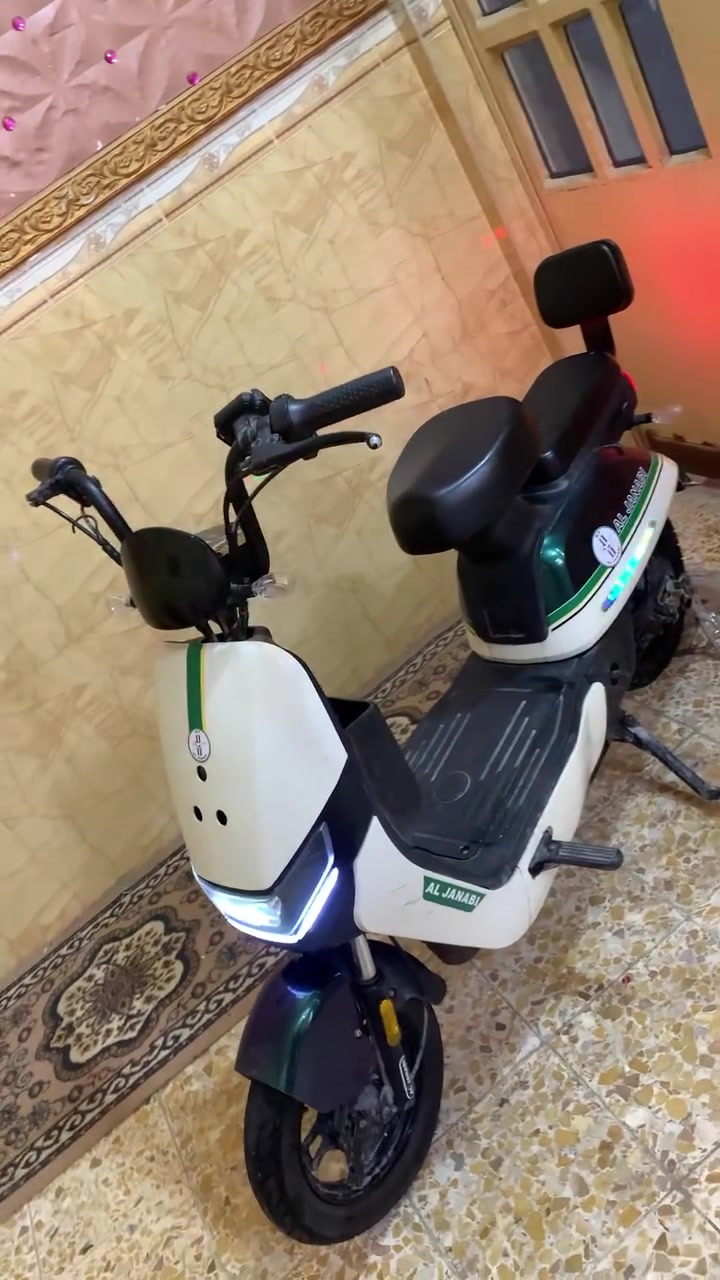 دراجة شحن  تيسلا  M5 جديده مطلعهه من الوكيل قبل اربع اشهر كلشي مابيها عدا الشاحنه ضايعه ومامحتاجها الدراجه رايدها ب 360  وبيها مجال للشراي
