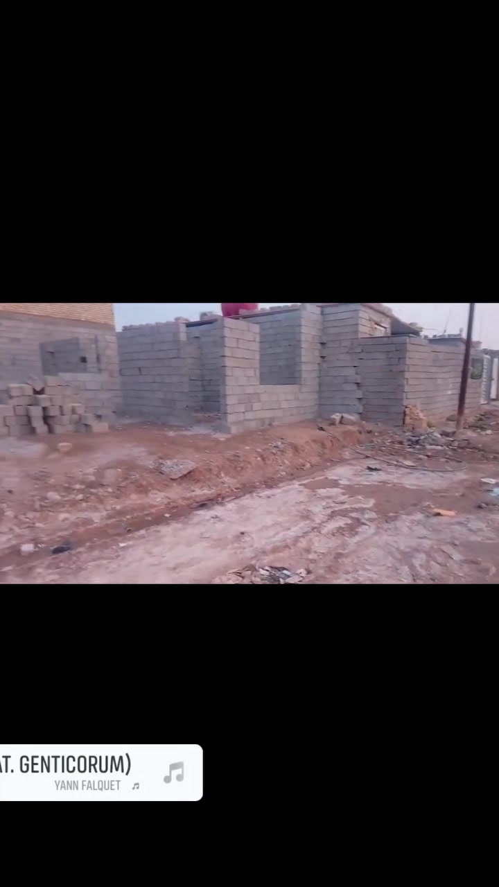 هيكل 130 متر مربع بحي الحكيم شارع ضافر زرزور شارع المدرسة يطلعك عليه مرقم من البلديه 
مبني بيه غرفه وهول ومطبخ وستقبال وطرمه 
مي ساحبيله كهرباء وصله 
السعر 11 بيه مجال 
الستفسار ***********

