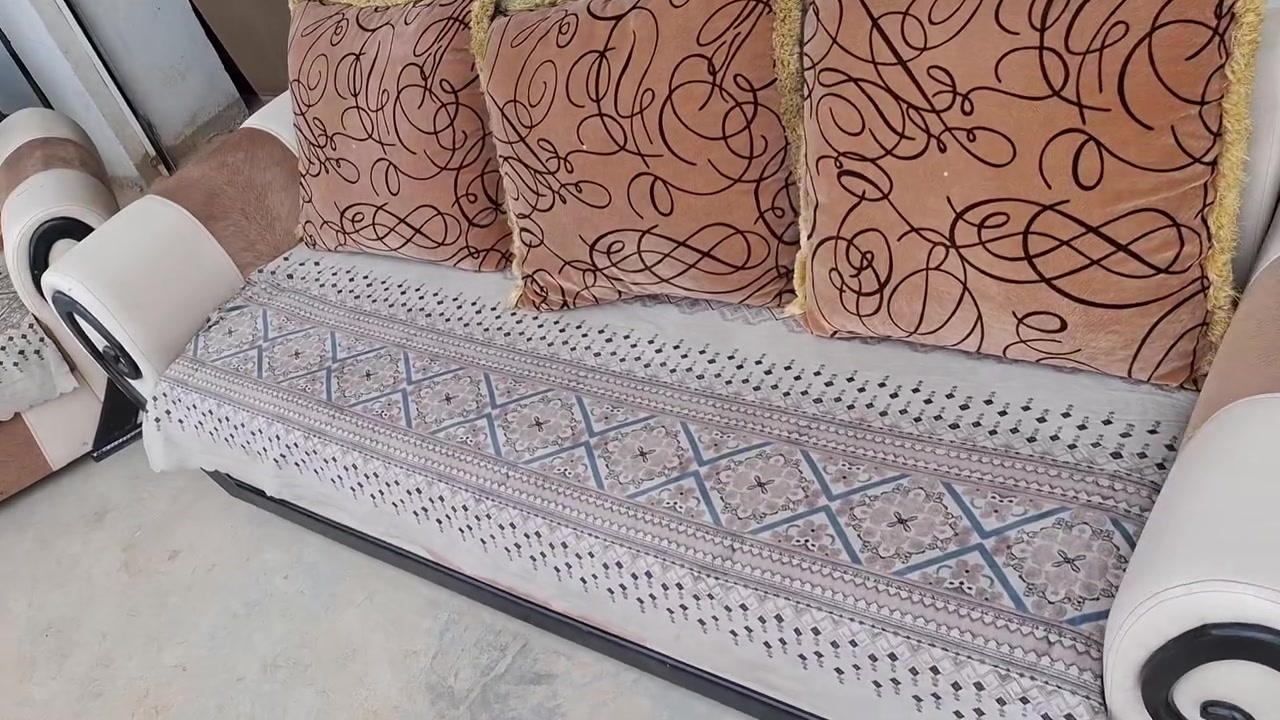 تخم باله تركي • سرير ومخزن • نظيف جداً