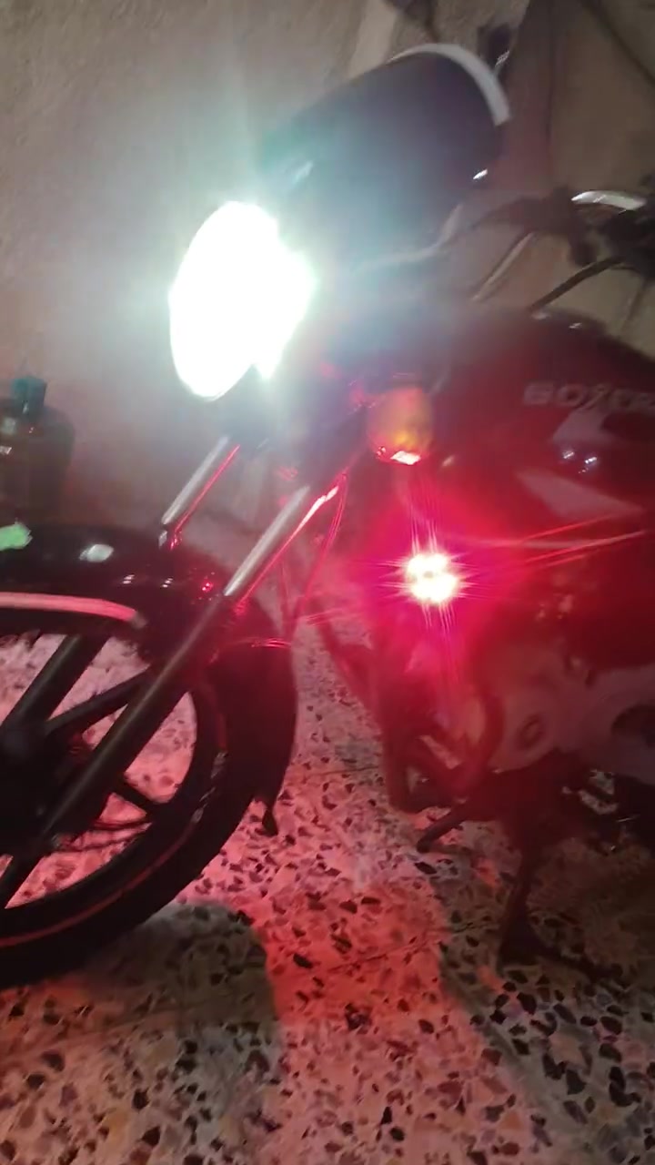 دراجه بوكسر موديل 22 رقم بغداد انكليزي داخله هزه حلوه وما بيه برغي نقص سعر ١٨٥٠ وبيه مجال مكاني الأمين للاستفسار ***********
