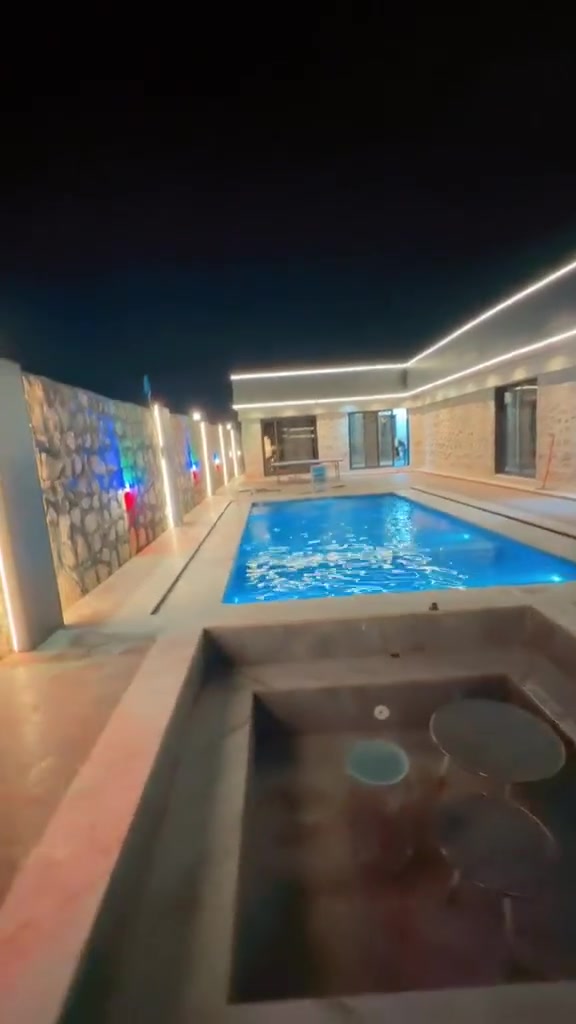 مزرعة جنات المدائن 🏝️
📍بغداد المدائن 
تحتوي على : 
بيت غرفتين وصاله
مسبح كبير 
مسبح اطفال 
منضدة 
فيشة 
كرة سلة 
مراجيح 
زحليگة
كميزة
جلسات مفتوحة 
جلسة عربية 
باربكيو كامل 🍡
للاستفسار والحجز التواصل ***********
