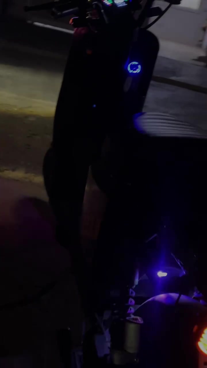 سلام عليكم 
دراجه شحن للبيع R11
موديل 2026
حيل نضيف 
بطاريات حيل زينات
لايت زينون عالي ناصي 
اشارات لكزز
كل عيب مابي 
السعر خاص 
الاتصال والاستفسار 
***********
