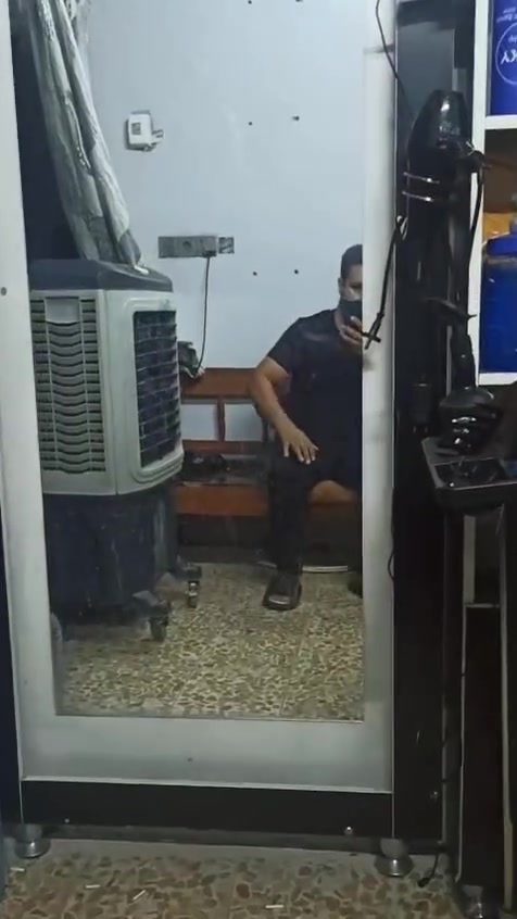 الأغراض للبيع امريات2 ورف            
وجهاز بخار  وكراسي. للبيع اتصال على الرقم ***********

