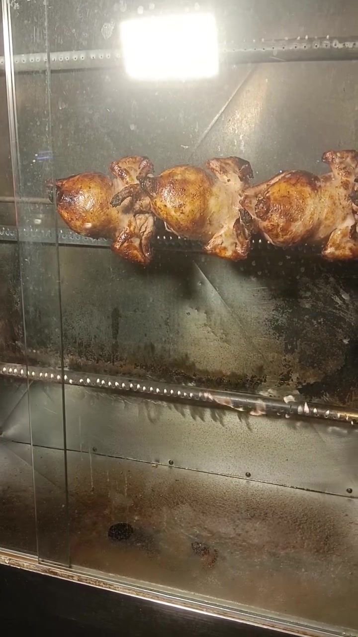 اتشرف بيكم اخواني دجاج شوي السعر 10000النص 5000 طعم درجة اولى دجاج عراقي توصيل داخل الخطيب الزراعي مجاني ***********
