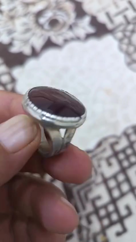 السلام عليكم محبس يماني كرزي جبده السعر 175 العنوان بصره مطيحه
