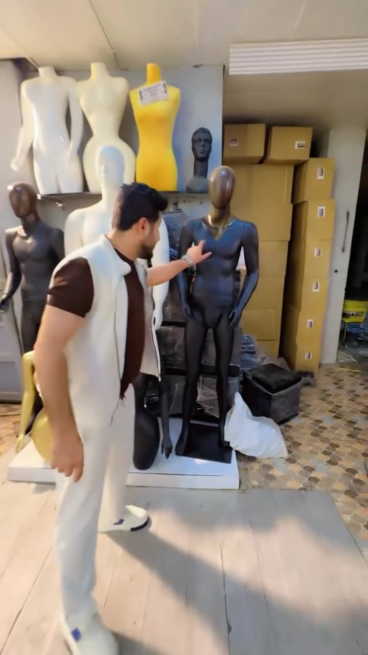 ***********
