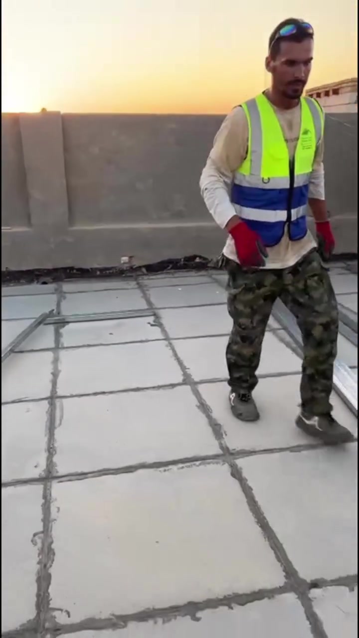 �☀️ تم بعون الله تجهيز وتنصيب منظومة طاقة شمسية متكاملة الى الاخ ابو حيدر الخلاطي/قضاء الدغارة /قرية الحاج حسن

✅ منظومة 16 أمبير  نهاري مصممة لتوفير طاقة مستقرة وتشغيل الأحمال بكفاءة عالية على مدار الساعة.

⭐ مميزات المنظومة:
🔹 بطارية عالية الكفاءة بضمان 5 سنوات.
🔹 انفيرتر بمواصفات متطورة وضمان 5 سنوات.
🔹 ألواح شمسية بضمان 15 سنة وأداء ممتاز في مختلف الظروف الجوية.

💡 تخلص من مشاكل انقطاع الكهرباء وارتفاع تكاليف التشغيل، واستثمر في طاقة نظيفة واقتصادية تدوم لسنوات.

📞 للحجز والاستفسار وتجهيز جميع أحجام المنظومات المنزلية والتجارية، راسلنا على الخاص.

طاقة شمسية اليوم… راحة وأمان لسنوات قادمة. ☀

للتواصل 
مهندس حمزة:***********
مهندس عباس:***********

