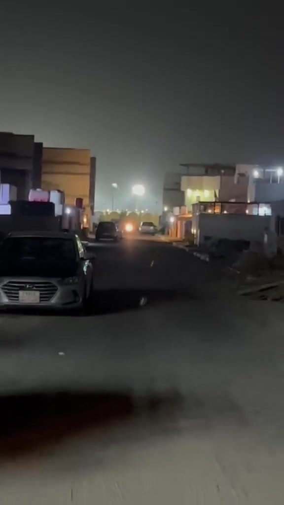 بيت طابقين للبيع حي الاحرار
شارع 10م نافد من شارع 60 م
مساحه 200م
السعر 300 وبي مجال قليل للتواصل والاستفسار 
***********
