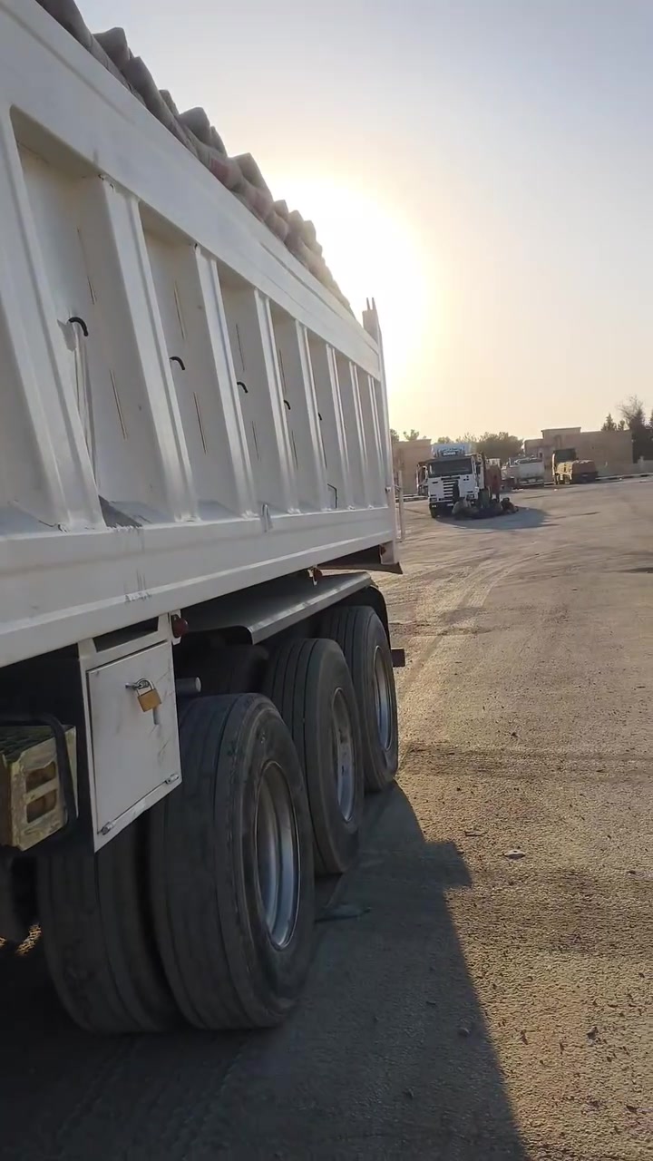 سلام عليكم للبيع بودي بحاره ثلاث محاور الثالث رفاع بدون تايرات  بس وياله‏‪***********‬‏ رقم الموبايل

