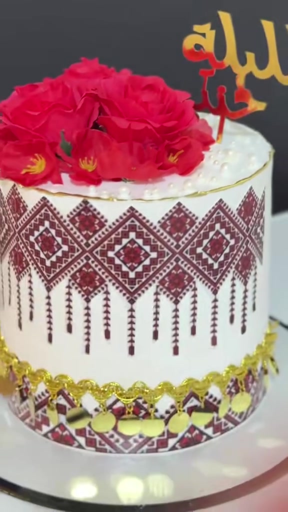 🎂✨ كيكنا يحلي كل مناسبة ويخليها أحلى 🤍
للطلب والاستفسار 📲 ***********توجد خدمه توصيل
