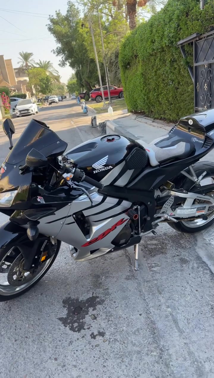 السلام عليكم cbr600rr
دراجة نظيفة بمعنى الكلمة كلشي ما بيها لا تبخير لا دخانه لا نضوح 
قليل تلكه rr بهيج نظافة عليها صالصنة اكربوفيك و برمجة باكات خفيفة يدات رياضي أنطيك وياها دهن أدير موتل وبانزين محسن نمرة 1 2 3 بطناش تشغيلة نكرة سلف حماوة طبيعية ابد ما تصعد ماشية 6 آلاف أوراق بيها منفسيت و من اشتريتها من الولد كال مدفوع كمرك و موجودة الأوراق كلشي ما بيها نقص بس خيال يرادلها اني كلش معتز بالدراجة بس صار عندي ظرف المعذرة خاف طولت مكاني بغداد 
راسلني ماسنجر او على رقمي 
***********
