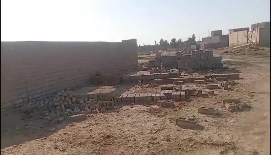 قطعه للبيع مساحته ٢٢٠ 
كل خدمات موجوده سعر ١٢ تواصل ع هاذ رقم 
‏‪***********‬‏
عنوانه صخيل يم سيطره قديمه مقابيل ملعب خماسي
