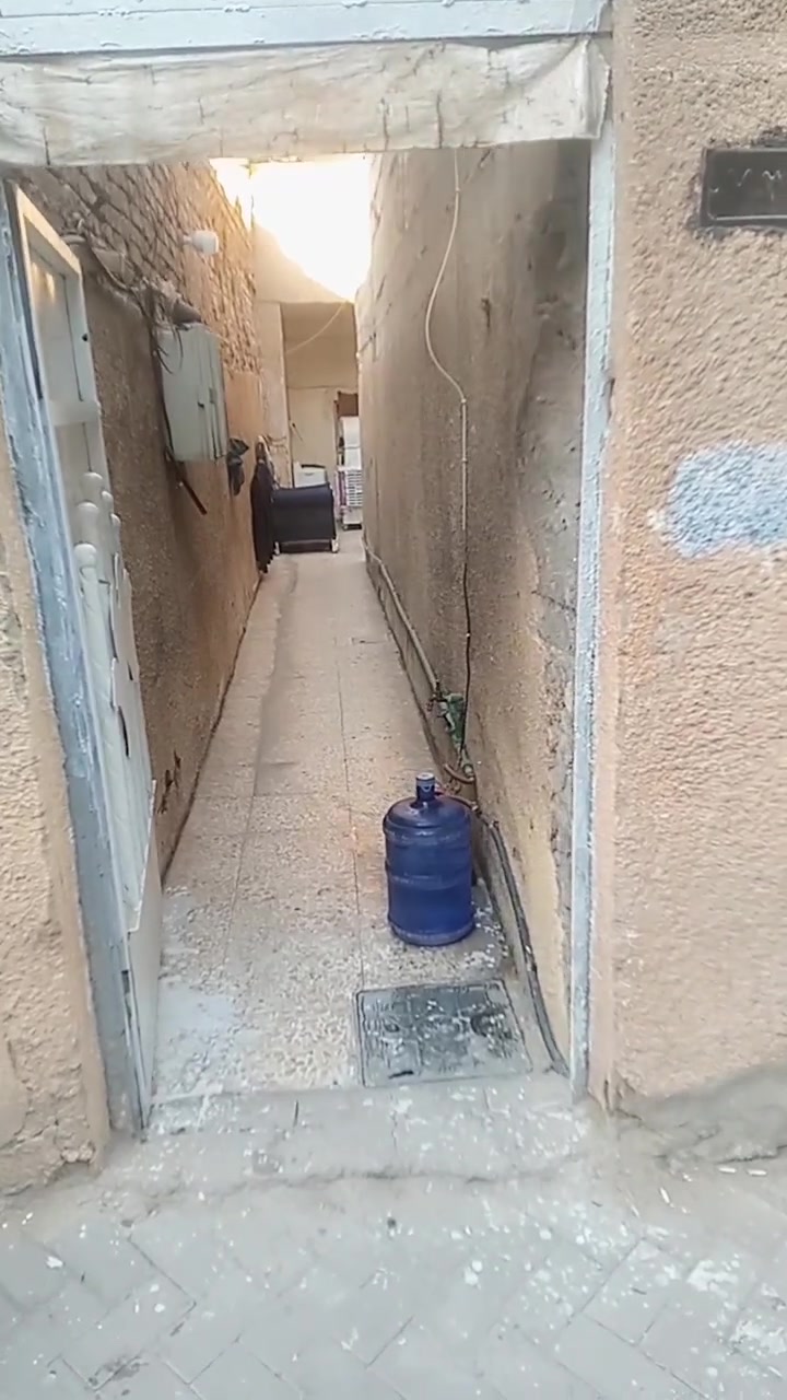 نص قطعة للبيع مكان مدينة الصدر قطاع 45 مقابيل سوق عريبه اول فرع على شارع العام رابع بيت للتواصل ***********
