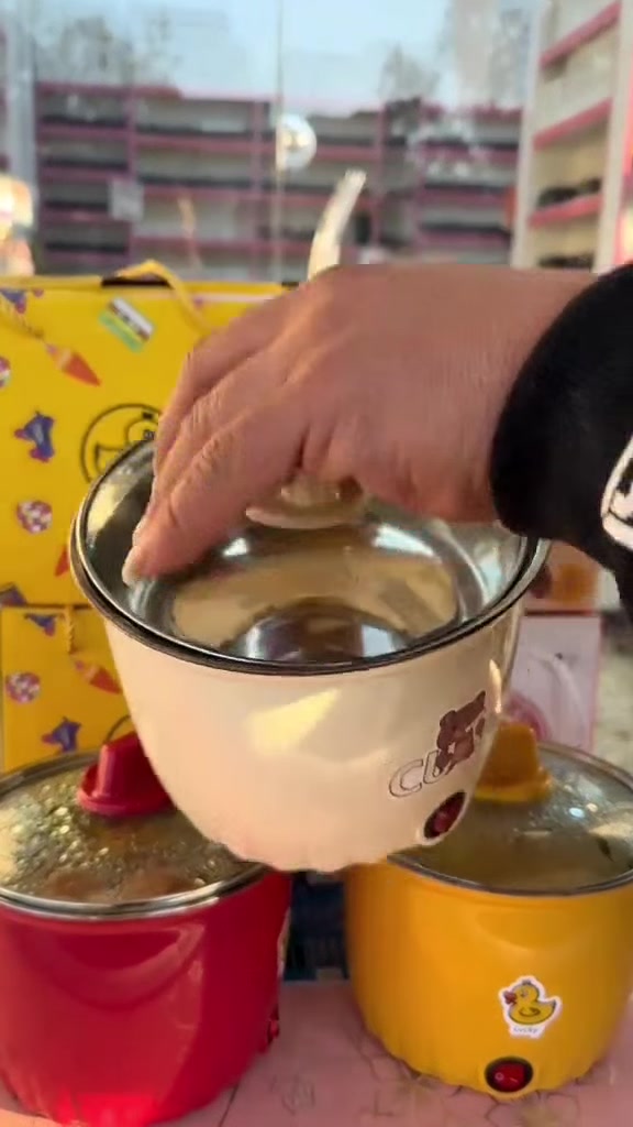 ---

** الإعلان:**  
✨ ودعي الفوضى في مطبخك! جدر ستانلس ستيل  (2 لتر) بسعر خاص 15 الف فقط التوصيل السريع 5 الاف  للطلب والحجر راسلنا خاص أو واتساب ***********
   ✨  

**وصف المنتج:**  
هل تعبت من تصفية المعكرونة والإسباغتي والاندومي؟  
قدّمنا لك الحل الأمثل:  
✅ **وعاء ستانلس ستيل غذائي** بسعة 2 لتر – آمن، متين، ولا يصدأ!  
✅ **مزود بمصفاة ذكية**: فصل الماء عن المكونات بنقرة واحدة (لا حاجة لمصافٍ منفصلة!).  
✅ **طبخ صحي بالبخار**: حضّر الخضروات والوجبات الصحية بسهولة.  
✅ **لونين أنيقين**: اختاري ما يناسب ذوقك (وردي جذاب - سماوي هادئ).  

**لماذا ستحبينه؟**  
✔️ وفرّي مساحة في مطبخك (وعاء + مصفاة + سلة بخار في منتج واحد!).  
✔️ سهولة تنظيف خيالية (يُغسل في غسالة الصحون!).  
✔️ صُنع ليدوم طويلاً من أجود مواد الستانلس ستيل.  

🎁 **عرض خاص**: ب15 الف فقط
🚀 **توصيل سريع لكل العراق ب 5 الاف **  

**لا تفوّتي الفرصة!**  
رتبي مطبخك، ووفرّي وقتك، وطبخي بأسلوب عصري مع وعائنا الذكي 💙  

👉 [اضغطي هنا للطلب الآن]  
📞 أو اتصل بنا على: للطلب والحجر راسلنا خاص أو واتساب ***********
    

---

### نقاط تميز الإعلان:
1. **حل المشكلات**: ركز على ألم المستهلك (فوضى التصفية، تكرار الأدوات).  
2. **الوظائف الرئيسية**: جمع مميزات (طبخ - تصفية - بخار) في منتج واحد.  
3. **التفاصيل التقنية**: ذكر "ستانلس ستيل غذائي" لضمان الجودة.  
4. **الألوان**: ربطها بالأذواق النسائية (وردي/سماوي) مع صفات جذابة.  
5. **تضمين الاندومي**: لتوسيع شريحة المستخدمين (خاصة الشباب).  
6. **نداء فعل**: عبارات تحفيزية ("لا تفوّتي"، "توصيل سريع").  
7. **عرض ترويجي**: خصم يُعزز الرغبة في الشراء.  

---

### نسخة مُختصرة لإنستقرام / تيك توك:  
**الفيديو:** (عرض سريع للمنتج أثناء تصفية معكرونة + طهي بخار)  
**النص:**  
> "أسرع، أنظف، وأذكى طريقة لطبخ المعكرونة والاندومي! 🍝✨  
> وعاء ستانلس ستيل ٢ لتر مع مصفاة + سلة بخار!  
> اختاري لونك المفضل (وردي 💖 - سماوي 💙)
