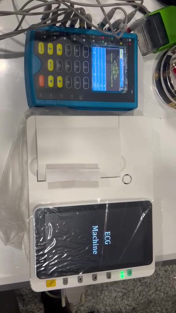 جهاز   ECG  صيني جديد ٣جنل سعره ٦٠٠ مكان بغداد شارع السعدون التواصل وتساب ***********