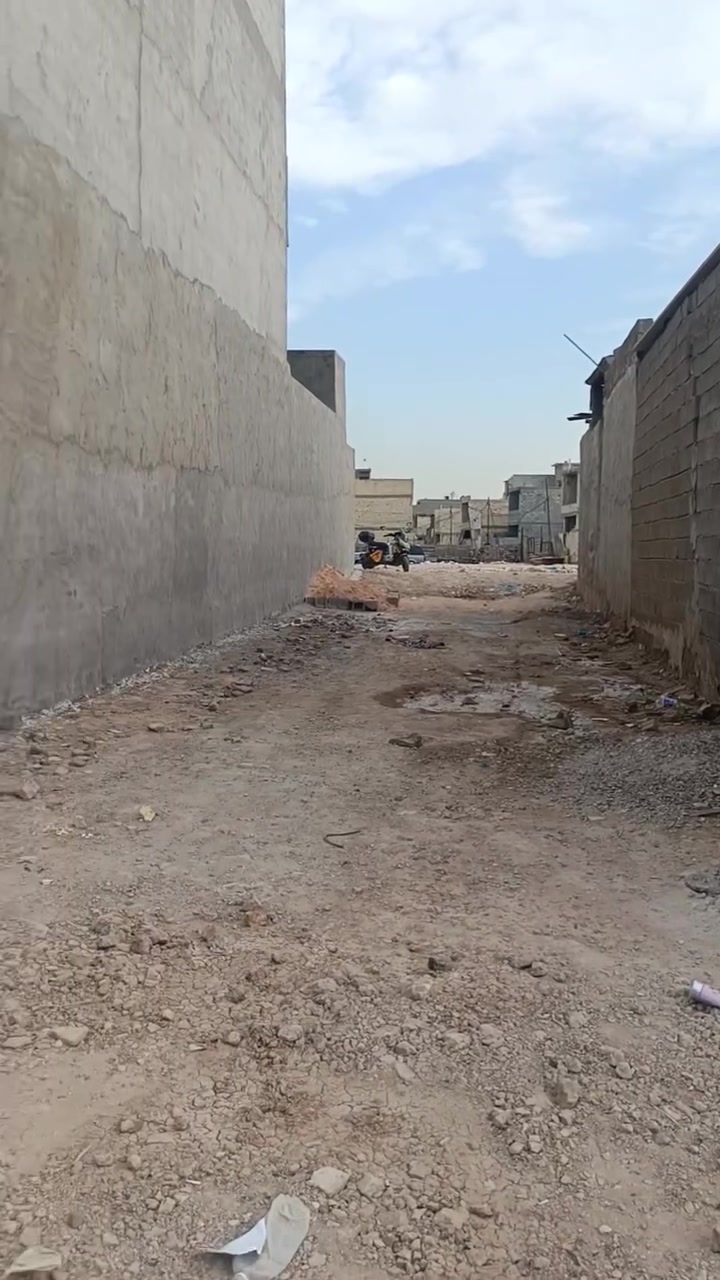 عندي قطعه ارض للبيع المساحه100متر شارع المشروع كاع المسيحي قرب الضغط الثاني القطعه تصير على فرع وشارع المشروع والخدمات مي مجاري كهرباء والمقرنص ان شاء الله هم جاي يشتغلون بي السعر17وبي مجال رقم الاتصال ***********
