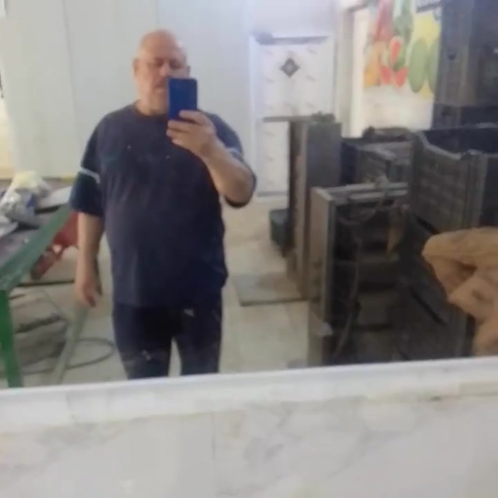 السلام عليكم عندي امرايه عدد ٢٥ قطعهمتر في متر للبيع مكاني الرفاق علوه الاخوين سابقا تواصل علىهذا *********** الرقم
