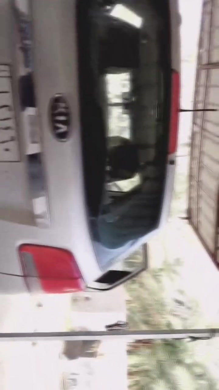 يالله السلام عليكم ورحمة الله وبركاتة سياره سورنتو للبيع رقم بغداد خصوصي سيارة خير من الله ونضيفه دواخل نضيفه كير ومكينه خير من الله تبريد ثلاث قطع ثلج وبيه ضربه بنيد و جملخ السيارة موديل 2011بسمي دحويل مباشر مكاني بابل قرب سيطرة الاثار رقم الهاتف ***********موجود وتساب وعلى الخط والسعر 155ورقة وبيه مجال
