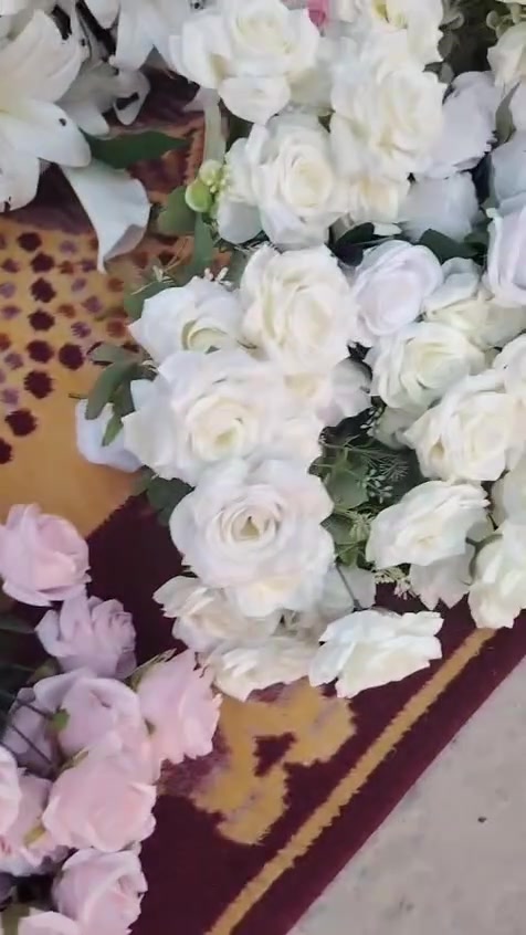 السلام عليكم
اخوان هذا الورد للبيع من كلشي نموذج مطلع 
وبصراحه مجارده شليف كامل ونضيف ممستخدم 
وميز مهر جانبي هم للبيع 

مكاني بغداد الغزاليه 
متوفر واتساب
***********
