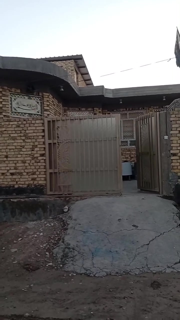 السلام عليكم ماشاءالله بيت بل تاجيه مساحه 200متر بشارع 10قرب تبليط شارع 15 يم حسينيه ابو طالب يبع مستعجل باقي التفاصيل على خاص او الاتصال على رقم ***********
