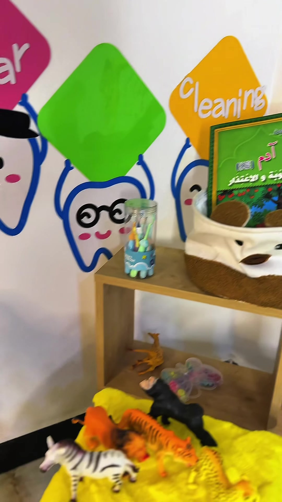 ⁨ لأن ابتسامة طفلك تستحق بداية صحية…👦🧒
نؤمن أن الزيارة الأولى لطبيب الأسنان ليست خطوة طبية فقط، بل لحظة بناء ثقة وأمان تدوم لسنوات.👏
نستقبل أطفالكم بلطف، نُعرّفهم على العيادة باللعب، ونساعدهم يبدؤون رحلتهم بابتسامة مطمئنة وذكريات جميلة.⚽️🎨
الوقاية تبدأ من زيارة… لكن أثرها يستمر مدى الحياة.

د.أُمنية حاتم العنزي🦷

عيادة ابتسامة هوليود عيادة دكتور احمد رياض الزركاني
*********** - ***********
العنوان: الكوت - شارع المغرب - مجمع العنقاء
