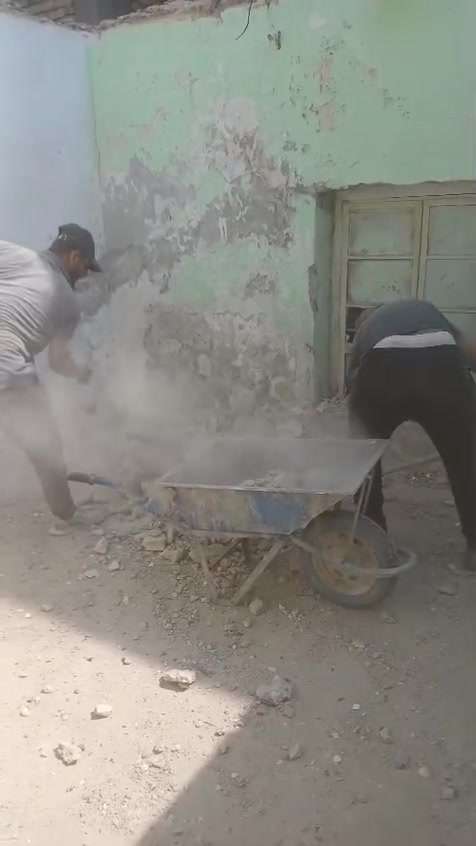 السلام عليكم اليريد عمال تنظيف بيوت من الإنقاذ او العنده حفر صونده من البوري او تأسيس مجاري او تفليش بيوت او بناء منهولات احنه نشتغل واسعار مناسبه *********** البصره
