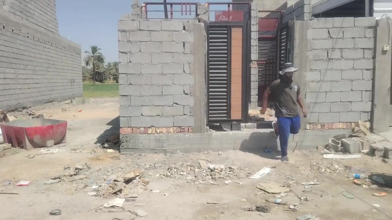 السلام عليكم بيت مشتمل للبيع حي عداي زراعي يم محلات كضيبان مساحه ١١٠م كامل أبواب وشبابيك وبلوع الاستفسار عل الرقم ***********
